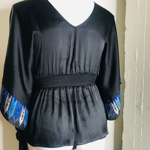 Black and blue blouse - Picture 4 of 5